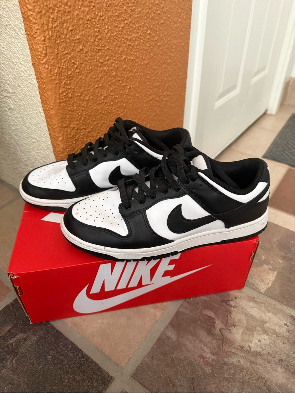 Nike Dunk Low Retro “Panda - Picture 2 of 3